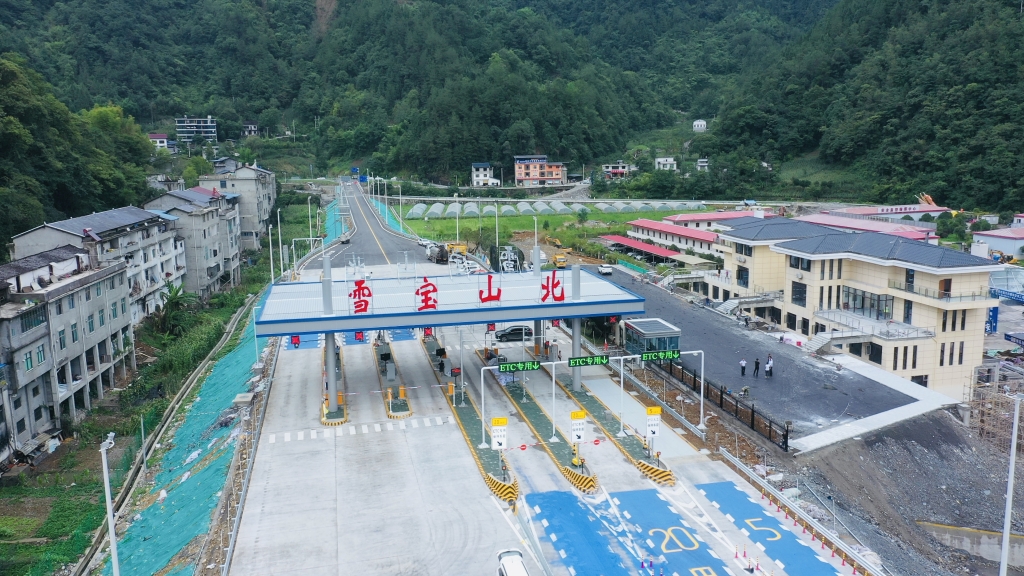雪宝山北收费站是目前重庆高速首个智能自助收费站。重庆高速集团供图