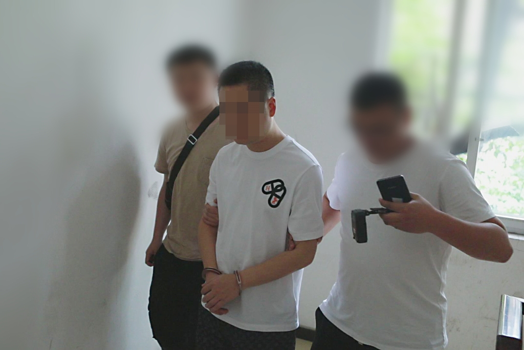 1另外一名嫌疑人被抓。重庆市江津区警方供图