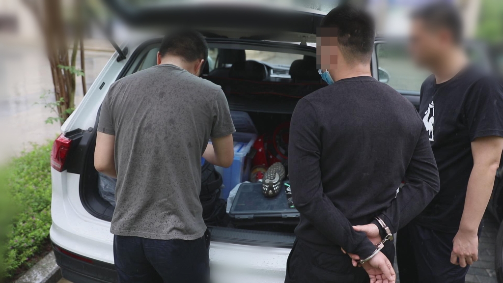 0民警抓获嫌疑人。重庆市江津区警方供图