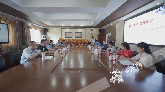 座谈会现场 李晓慧 摄 1、座谈会现场 李晓慧 摄