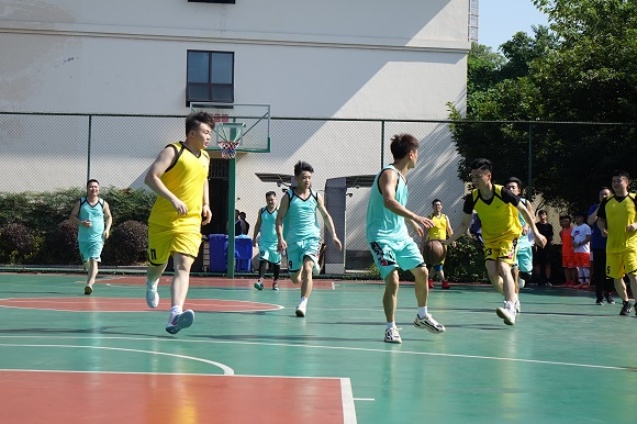 渝州宾馆举办2022年夏季篮球比赛。渝州宾馆供图 华龙网发