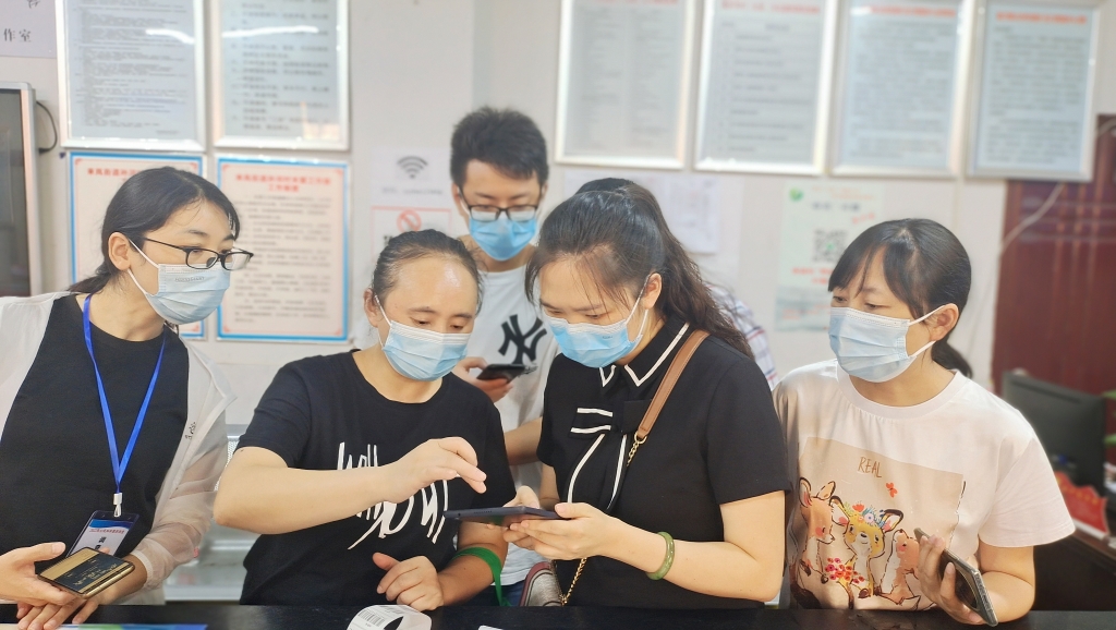来凤街道社区卫生服务中心：开展重庆市病原体检测新系统培训（2）