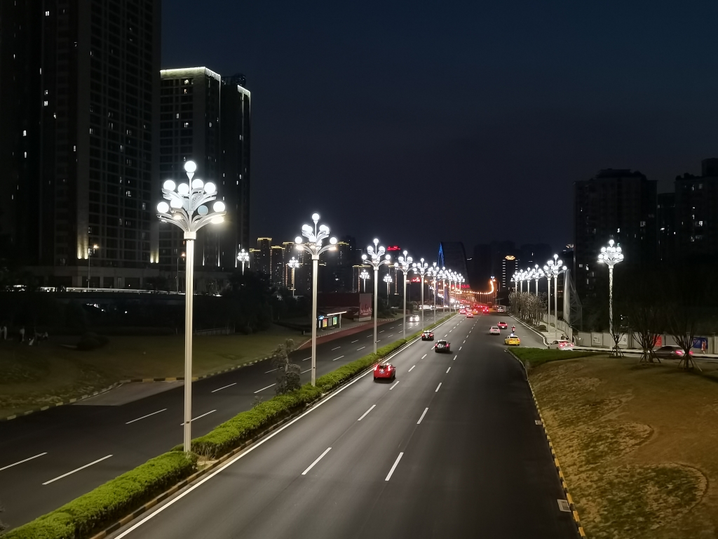 提升城市品质 重庆南岸城市道路开启美颜模式