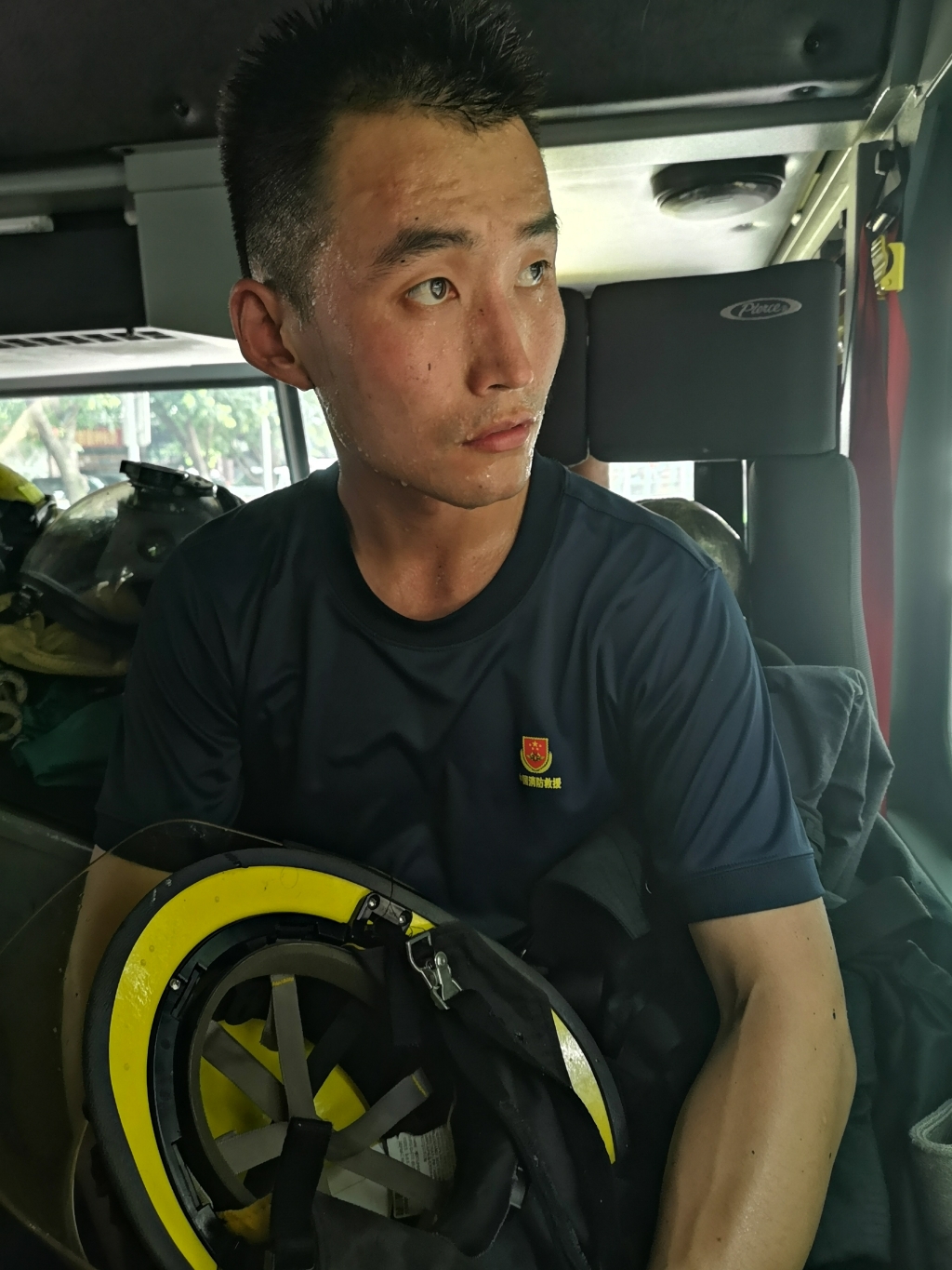 0万惠文生前出警归来。重庆市消防救援总队供图