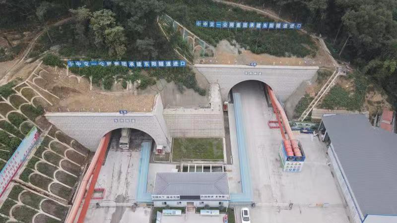 建设中的渝武高速公路复线东阳隧道。受访者供图