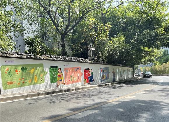 黄桷坪街道九龙湾垃圾分类涂鸦墙。通讯员 胡春燕 摄