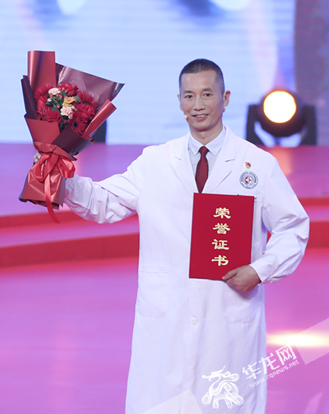 “最美醫生”陳耀凱。華龍網-新重慶客戶端首席記者 李文科 攝