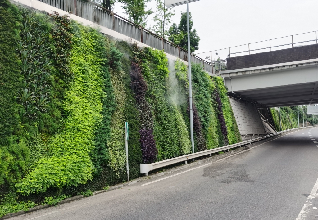 城市立體綠化智能灌溉系統，精準灌溉節約用水。重慶市城市管理局供圖