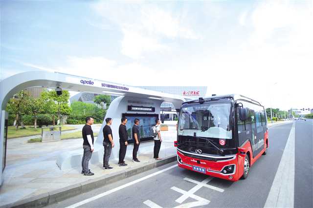 百度无人驾驶公交车在永川开启商业化运营
