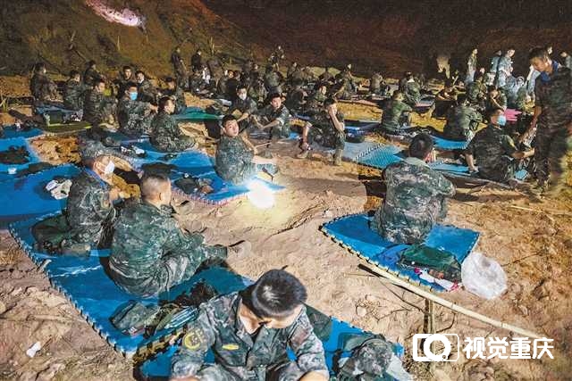 3000余名武警官兵辗转战山火