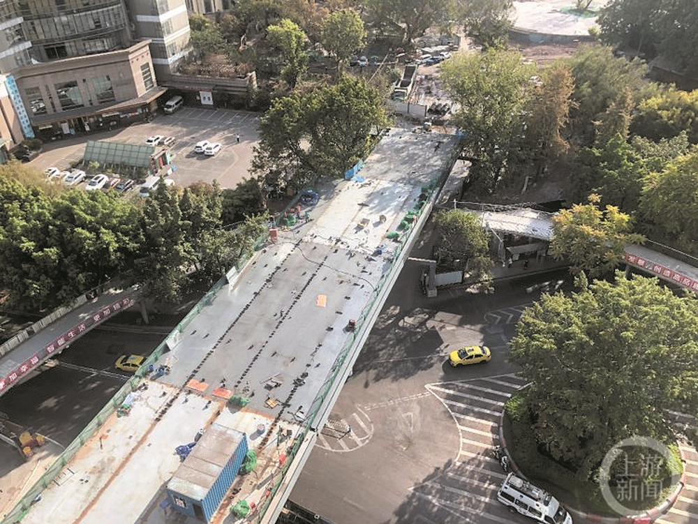 The construction site of the pedestrian bridge. (Photos provided by Chongqing Housing and Urban Rural Construction Commission)