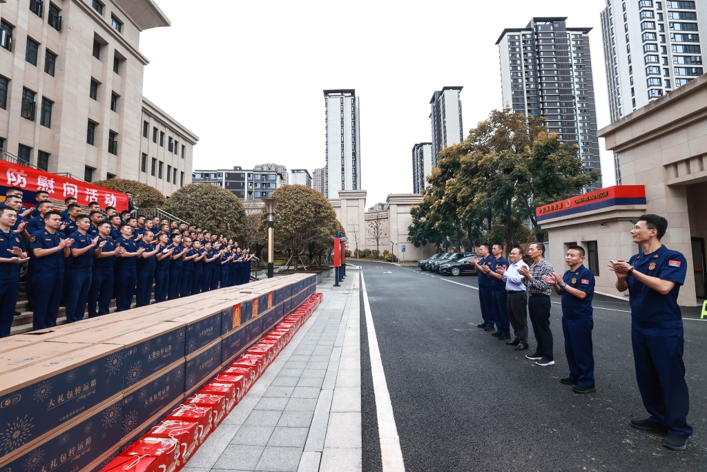 慰问活动现场。渝北区消防救援支队供图 华龙网发