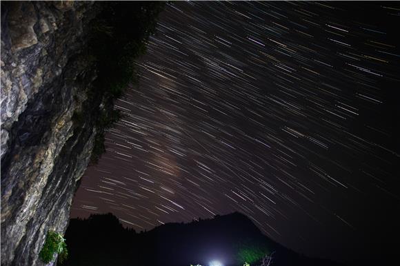 在溶溪镇回星哨拍摄的星空照片。通讯员 胡程 摄