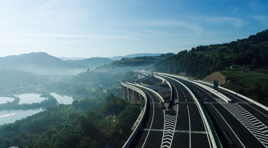恩广高速重庆万州新田至高峰段建成，将于9月2日零时正式开通运营。受访者供图