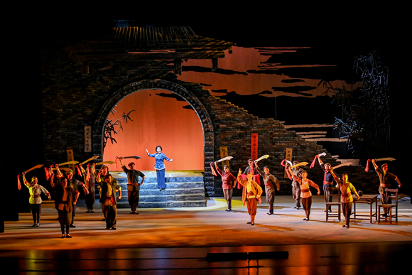 中秋节期间，川剧《江姐》在重庆川剧艺术中心上演。重庆市川剧院供图