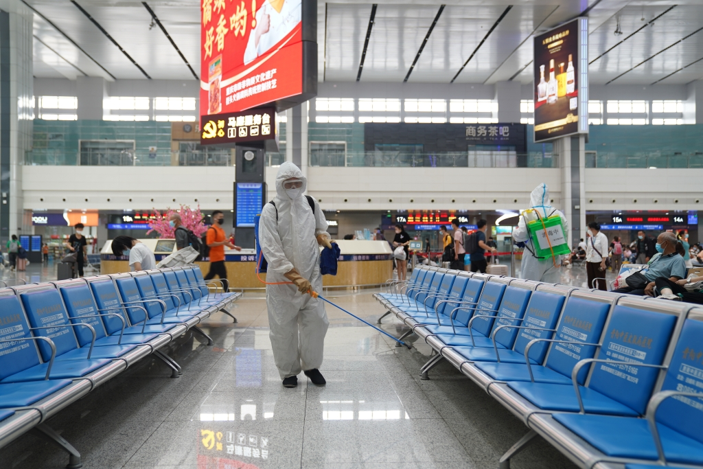 The waiting room of Chongqingbei Railway Station is in disinfection. (Photographed by Wei Wei)