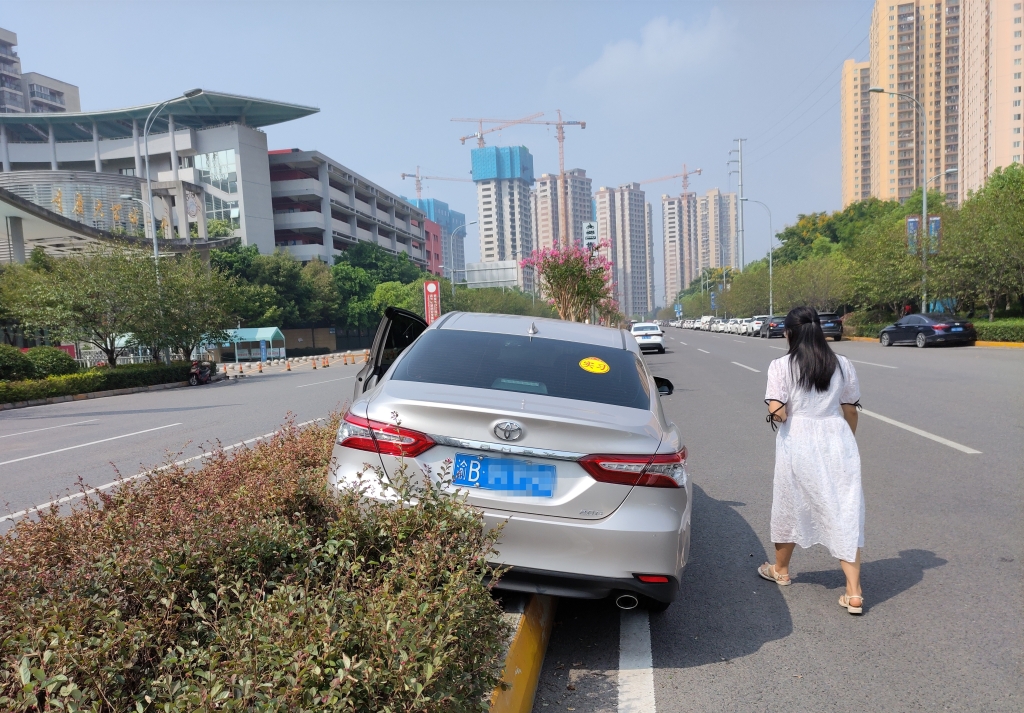 肇事车辆上贴着实习标志。重庆沙坪坝警方供图