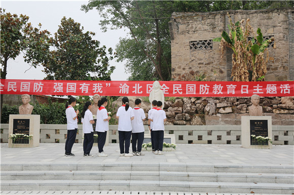 学生鲜花。渝北区委宣传部供图 华龙网发