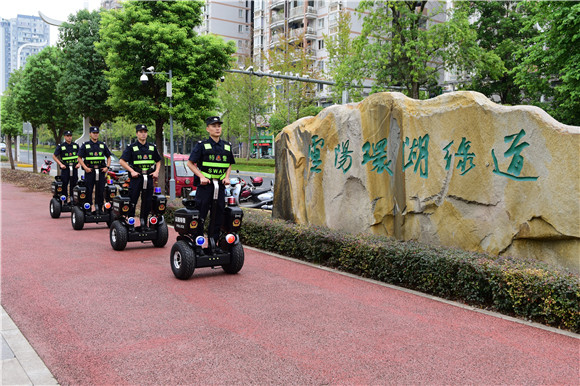 巡逻队在环湖绿道上。云阳县公安局供图 华龙网发