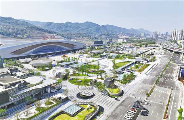 On September 12, the construction of the second phase of Chongqingxi Station transport hub and Xinfengzhong Road have been completed and they will be put into use soon. (Photographed by Luo Bin / Visual Chongqing)