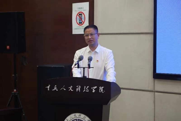 合川区政府副区长魏晓涛在沙龙上发言。 合川区科技局供图
