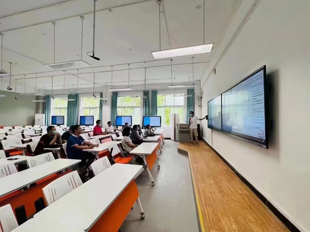 重庆城市科技学院智慧教室。受访单位供图