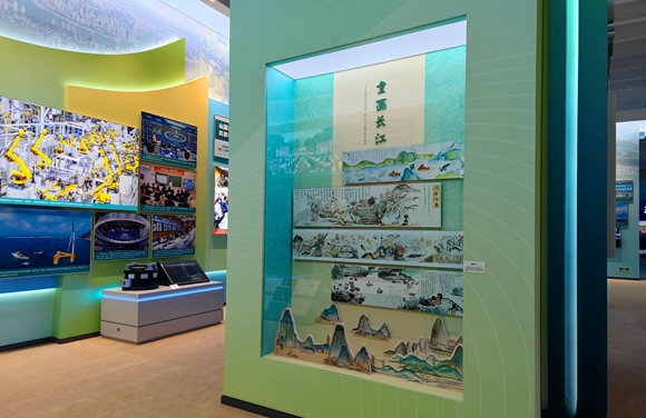 3“童话长江”展墙。市展览办供图