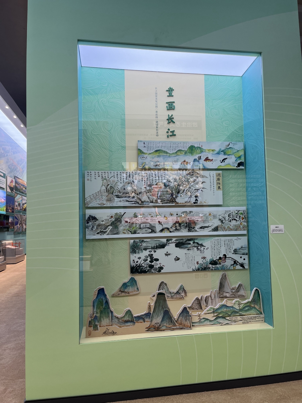 “童画长江”展览现场。市展览办供图