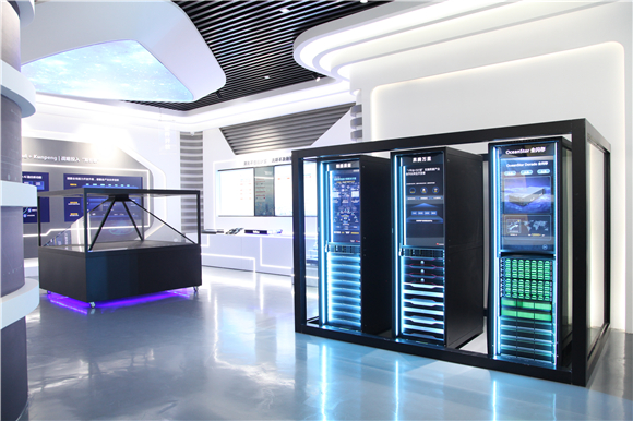 鲲鹏计算产业生态重庆中心展示的具有超大运算功能的服务器产品。