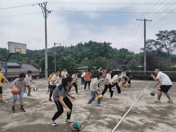 铜梁区委宣传部送体育课上门。铜梁区委宣传部供图 华龙网发