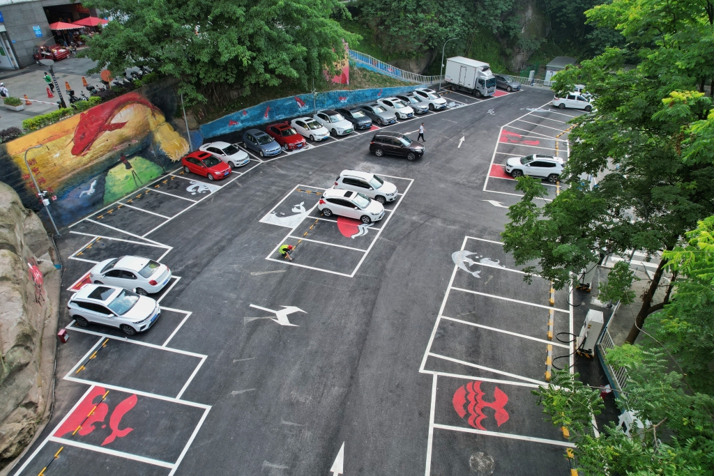 海铜路停车场。通讯员 张珊珊 摄
