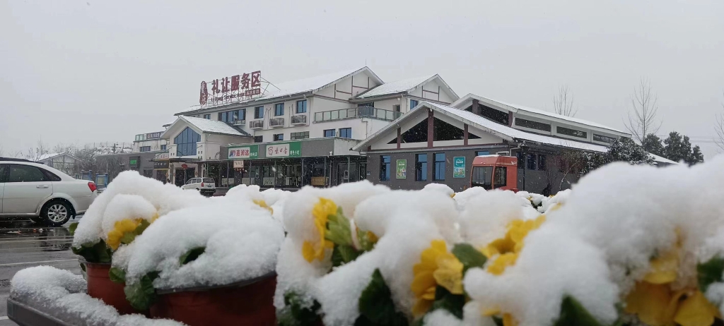 04 重庆多条高速迎来降雪。重庆高速集团供图
