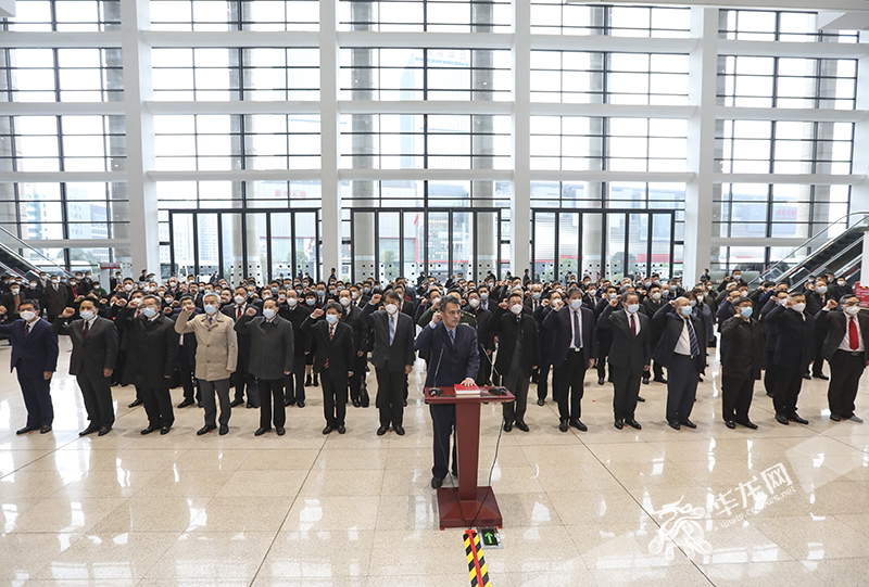 宪法宣誓仪式现场。华龙网-新重庆客户端 首席记者 李文科 摄