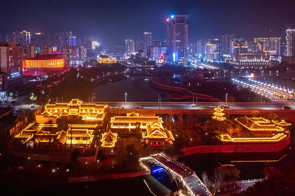 南川城市夜景。张延 罗建供图 华龙网发