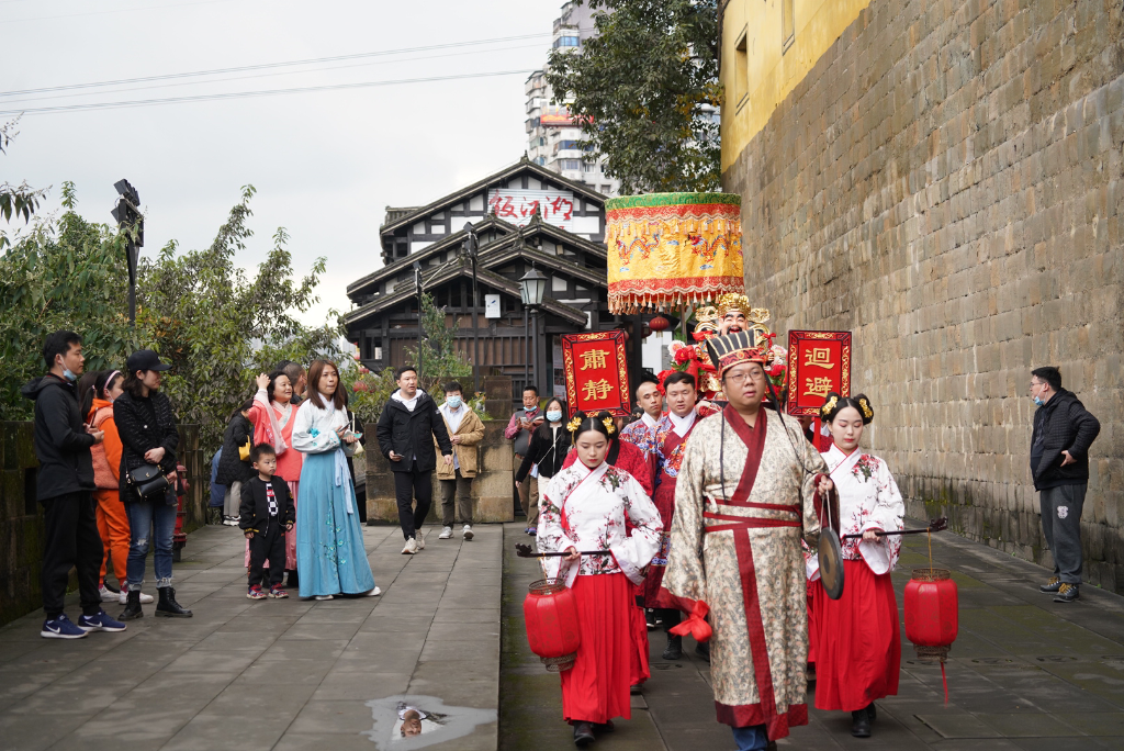 往年财神巡游活动。重庆湖广会馆供图