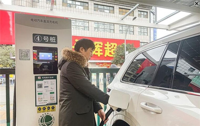 南川：新能源汽车开启低碳快捷的“光充模式”