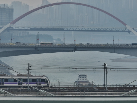1月18日，重庆轨道交通10号线二期(鲤鱼池至后堡)开通初期运营。 首席记者 郭旭 摄