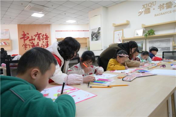 1孩子们参与“甜甜虎”春节行动暨“我们的节日·元宵”活动。通讯员 陈天红 摄
