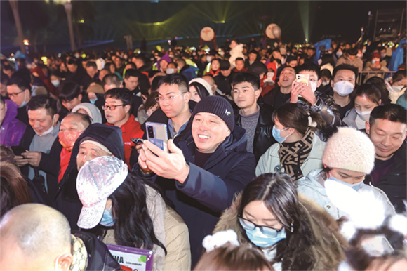 2祈福节现场人声鼎沸。丰都县委宣传部供图