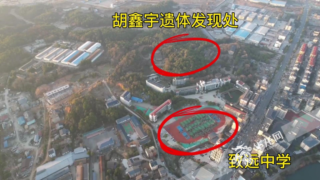 从记者航拍的图片看，胡鑫宇生前就读的学校和其尸体被发现的金鸡山确实相隔很近。华龙网-新重庆客户端 张质 摄