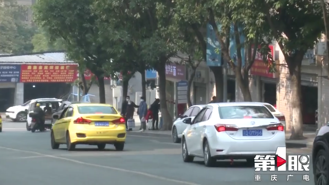 车主报警“爱车不见了” 路人报警“车辆撞人了”8