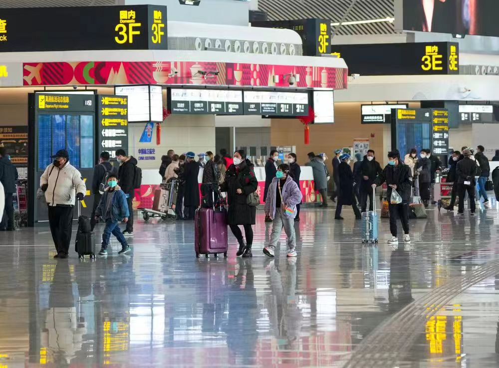 重庆机场航站楼人来人往。重庆江北机场新闻中心 供图