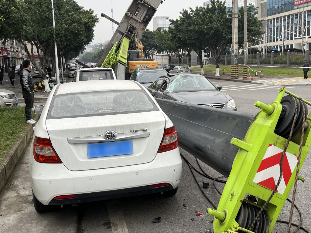 2受损车辆。重庆高新区警方供图