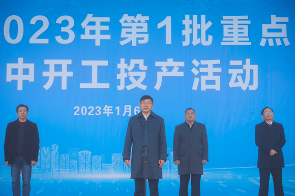重庆市永川区委书记张智奎宣布项目开工。陈科儒 摄