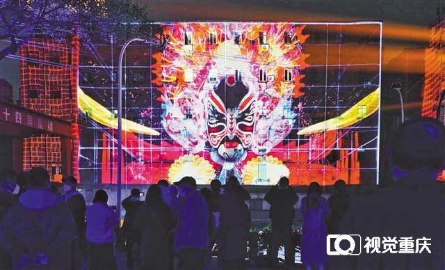 中国·重庆首届国际光影艺术节5日晚在川美黄桷坪校区举行&nbsp;</p><p>如梦如幻 16国艺术家共绘光影巨画1