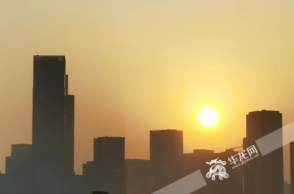 1月6日,重庆天气转好,暖阳“露脸”。华龙网-新重庆客户端 首席记者 李文科 摄