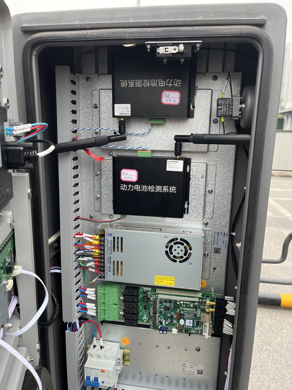 重庆星充场站充电桩动力电池检测模块安装完成。企业供图