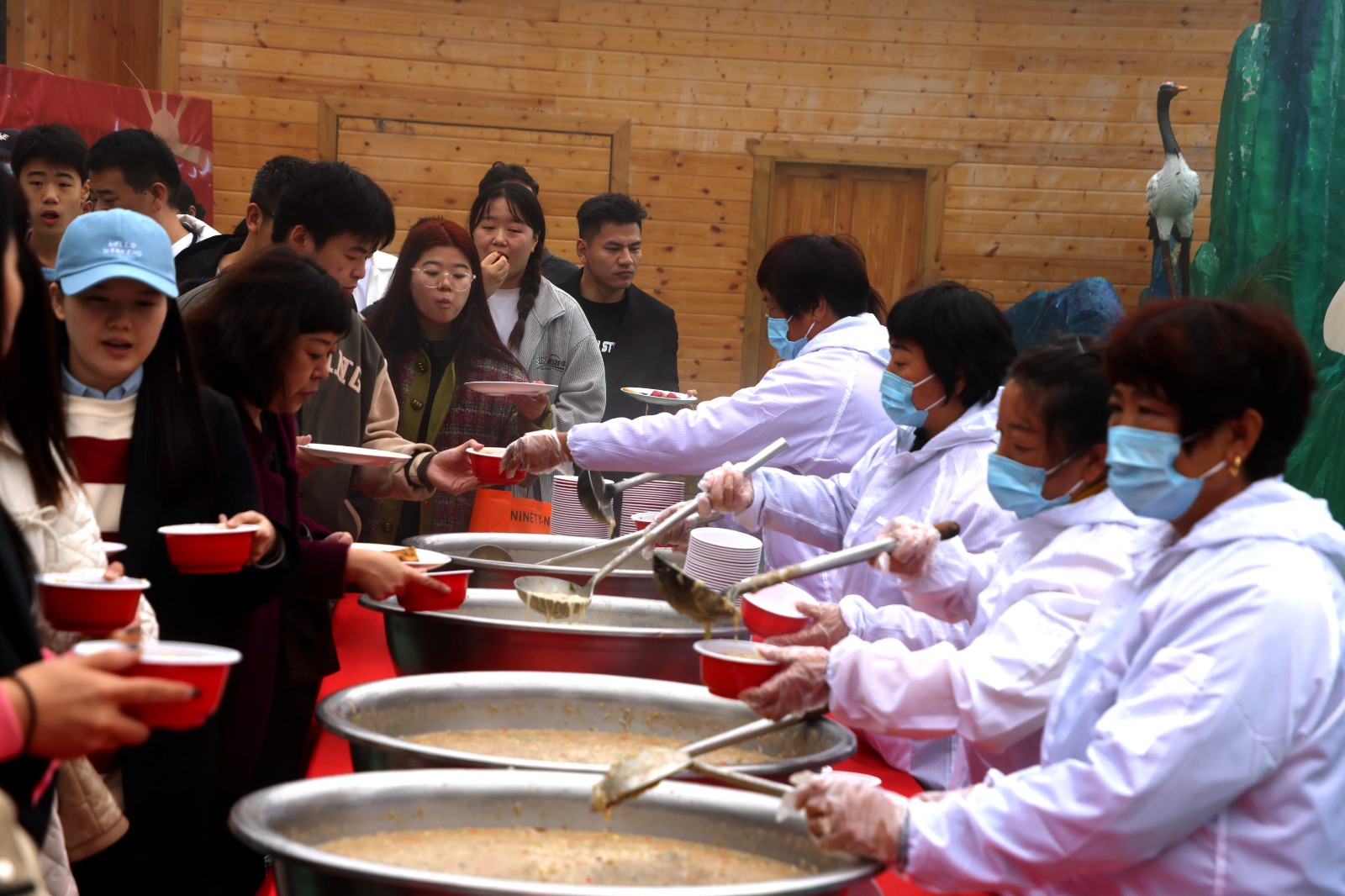 河南老君山“一元午餐”再次上线 量大管饱已坚持7年2