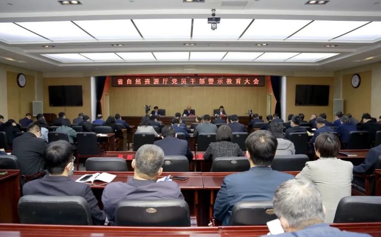 辽宁4官员同日被通报“双开”，副厅长县长听信“政治骗子”跑官买官3
