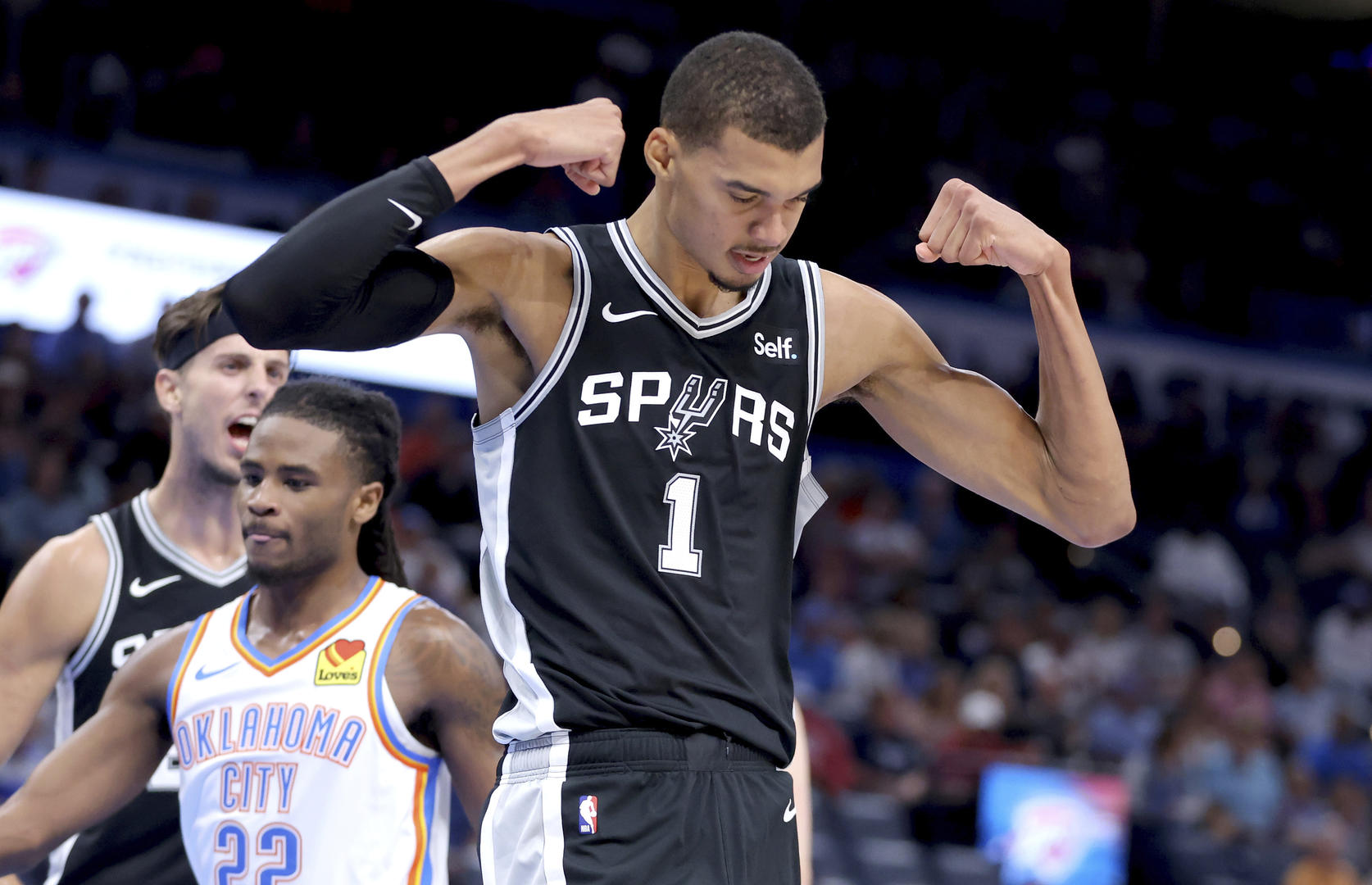 状元文班亚马NBA季前赛首秀轻取20分，但还有榜眼霍姆格伦来抢戏……1